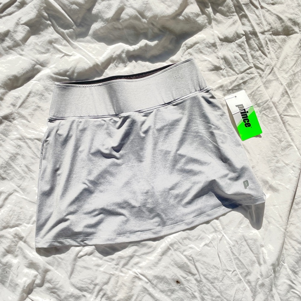 NEW price skirt/shorts size S and light grey color